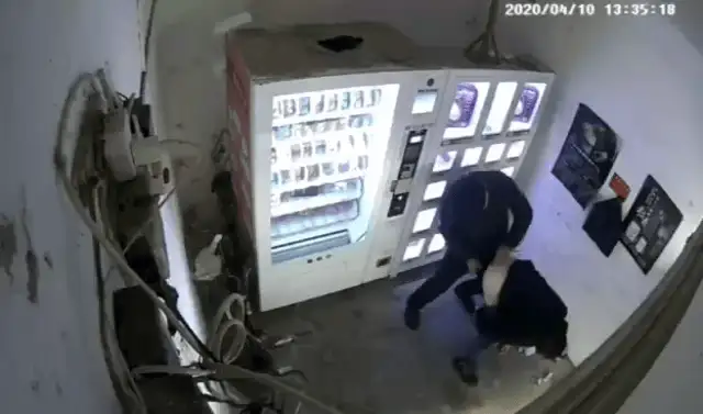 181459adtsb2l2upzudooh.gif